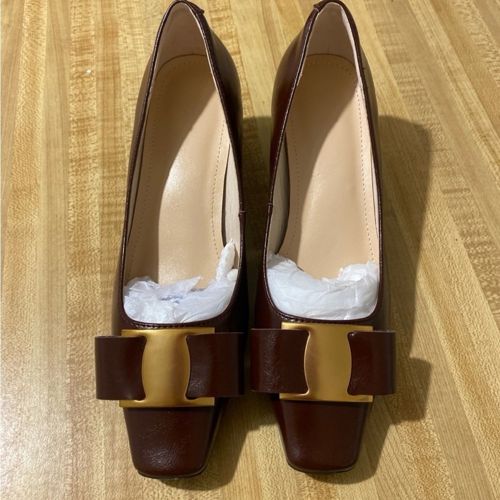 Tina Cus Brown Leather with Gold Accent Square Toe Block Heel Pumps NWOT 5